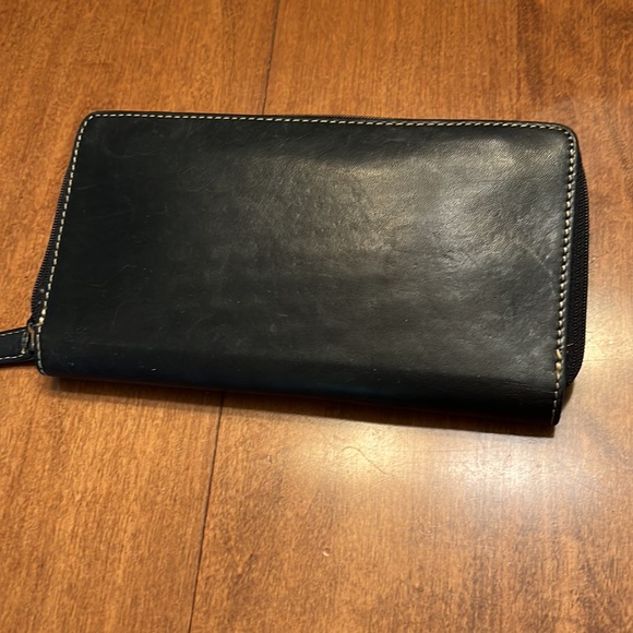 Kenneth Cole Black Leather Wallet - Picture 3 of 8